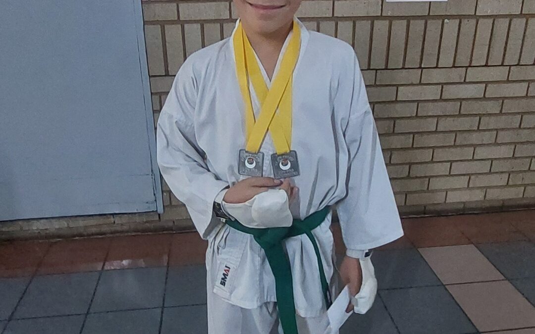 Kyle Meissenheimer presteer by Karate Kampioenskappe