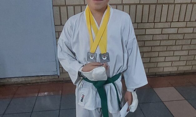 Kyle Meissenheimer presteer by Karate Kampioenskappe